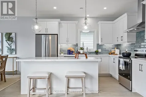 25 Harbour Way Central Elgin ON N5L 1C5
