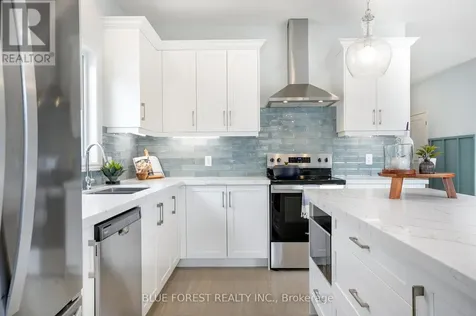 25 Harbour Way Central Elgin ON N5L 1C5