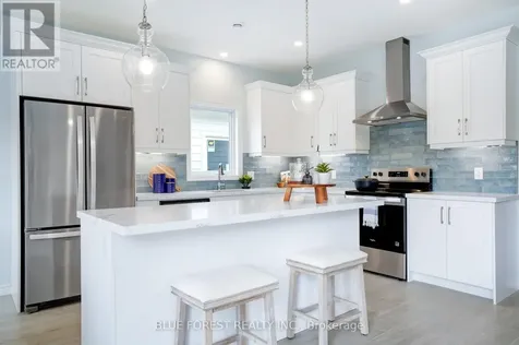 25 Harbour Way Central Elgin ON N5L 1C5