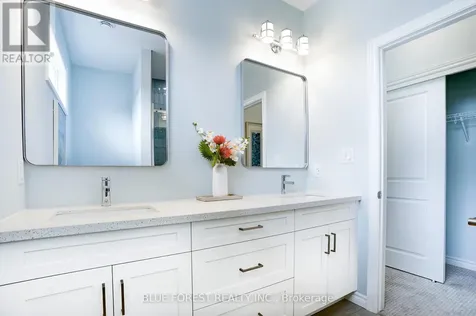 25 Harbour Way Central Elgin ON N5L 1C5