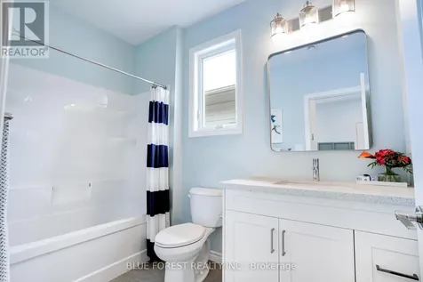 25 Harbour Way Central Elgin ON N5L 1C5