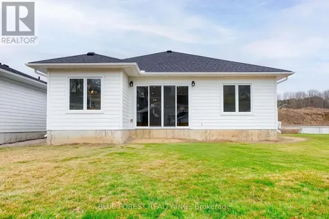 25 Harbour Way Central Elgin ON N5L 1C5