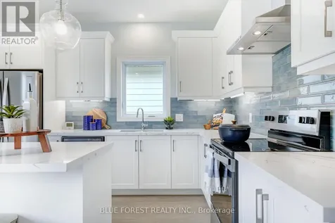 25 Harbour Way Central Elgin ON N5L 1C5