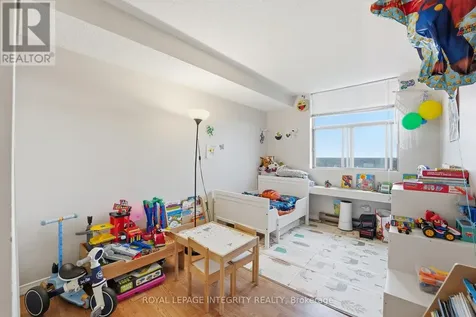 2760 Carousel Crescent Ottawa ON K1T 2N4