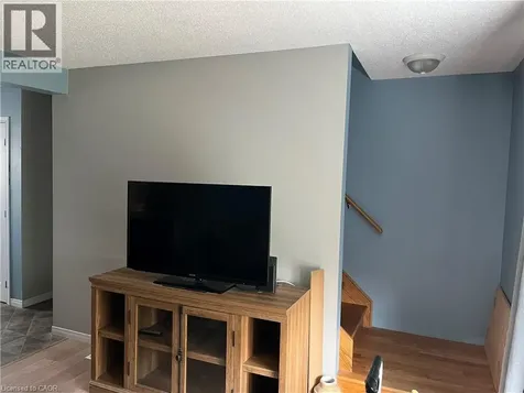 23 Howe Drive Kitchener ON N2E 1J3