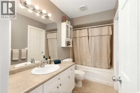 4530 Sassafras Windsor ON N9G 3C8