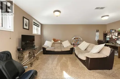 4530 Sassafras Windsor ON N9G 3C8