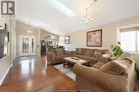 4530 Sassafras Windsor ON N9G 3C8