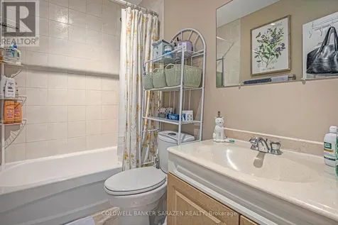 1308 Shillington Avenue Ottawa ON K1Z 8A5