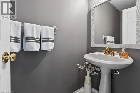 77 Sunvale Place Stoney Creek ON L8E 4Z6