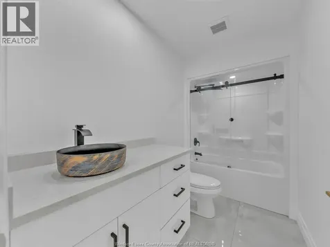 3672 Sutton Avenue Windsor ON N9E 0B3