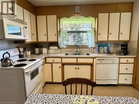 130 Gardiner Avenue East Dunnville ON N1A 1A8