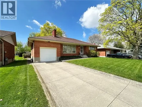 130 Gardiner Avenue East Dunnville ON N1A 1A8