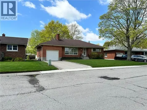 130 Gardiner Avenue East Dunnville ON N1A 1A8