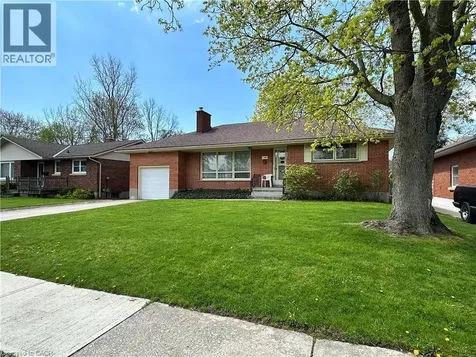 130 Gardiner Avenue East Dunnville ON N1A 1A8