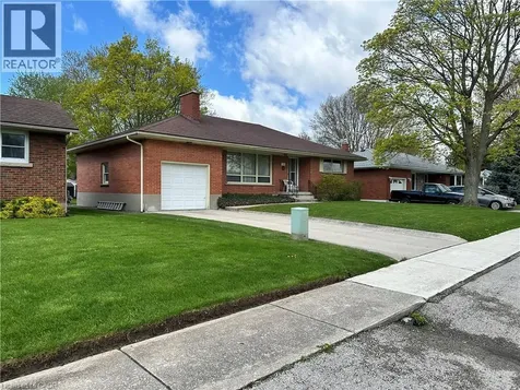 130 Gardiner Avenue East Dunnville ON N1A 1A8