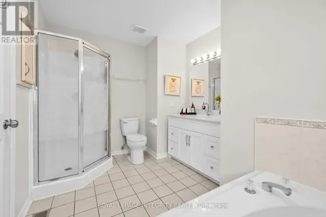 4 Tamarack Place North Ottawa ON K2J 4R3