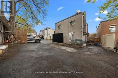 827 Somerset Street West Ottawa ON K1R 6R4