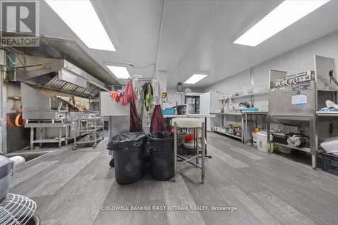 827 Somerset Street West Ottawa ON K1R 6R4