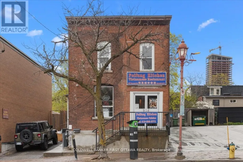 827 Somerset Street West Ottawa ON K1R 6R4