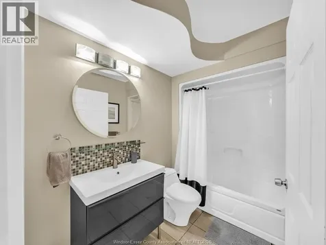 1811 Northway Avenue Windsor ON N9B 3M1