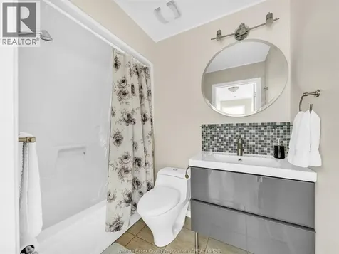 1811 Northway Avenue Windsor ON N9B 3M1