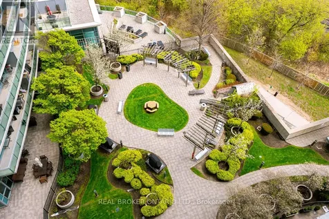 155 Legion Road North Toronto (mimico) ON M8Y 0A7