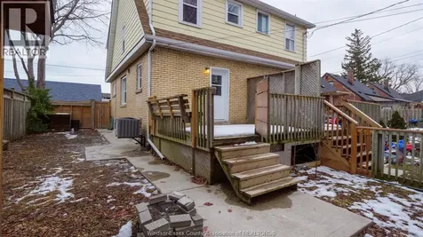 821-823 Villaire Windsor ON N9S 2J3