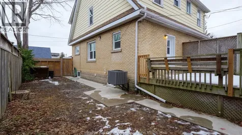 821-823 Villaire Windsor ON N9S 2J3