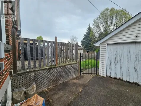 75 Barons Avenue South Hamilton ON L8K 2Y4