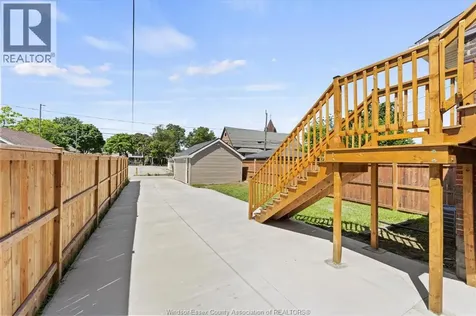 1439 Benjamin Avenue Windsor ON N8X 4N2
