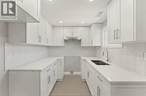 1439 Benjamin Avenue Windsor ON N8X 4N2