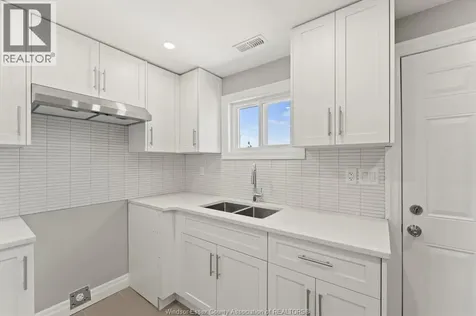 1439 Benjamin Avenue Windsor ON N8X 4N2
