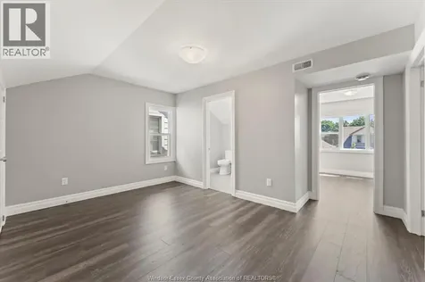 1439 Benjamin Avenue Windsor ON N8X 4N2