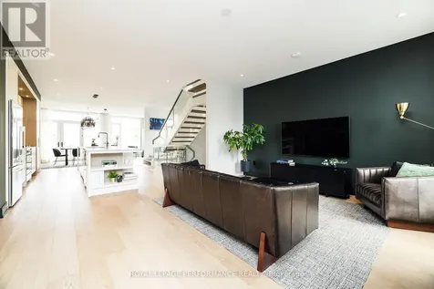 330 Kenwood Avenue Ottawa ON K1Z 8N2