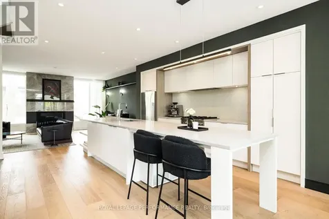 330 Kenwood Avenue Ottawa ON K1Z 8N2