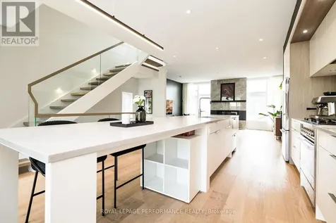 330 Kenwood Avenue Ottawa ON K1Z 8N2