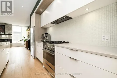 330 Kenwood Avenue Ottawa ON K1Z 8N2