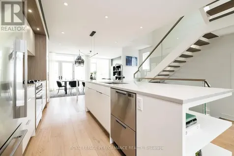330 Kenwood Avenue Ottawa ON K1Z 8N2