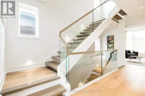 330 Kenwood Avenue Ottawa ON K1Z 8N2