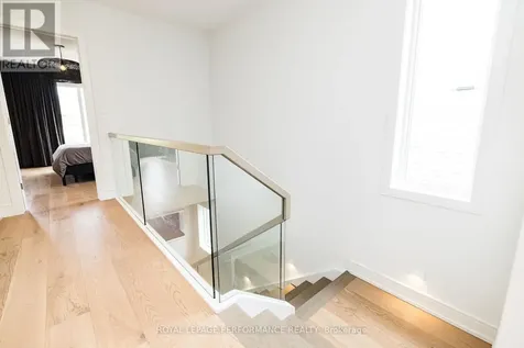330 Kenwood Avenue Ottawa ON K1Z 8N2