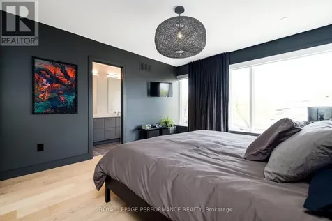 330 Kenwood Avenue Ottawa ON K1Z 8N2
