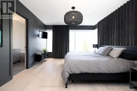 330 Kenwood Avenue Ottawa ON K1Z 8N2