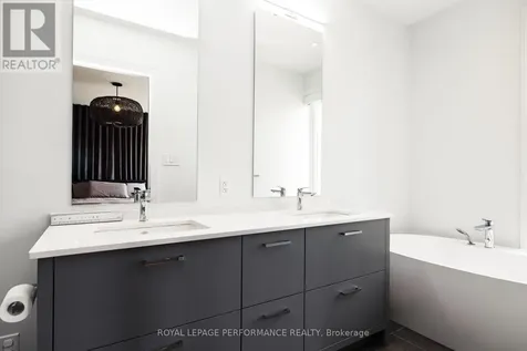330 Kenwood Avenue Ottawa ON K1Z 8N2