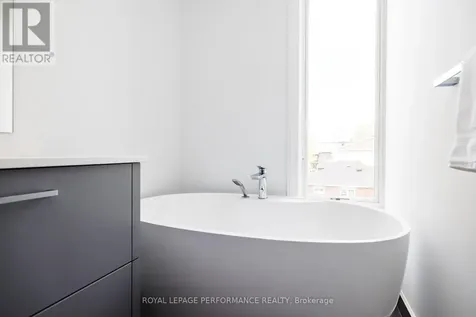 330 Kenwood Avenue Ottawa ON K1Z 8N2