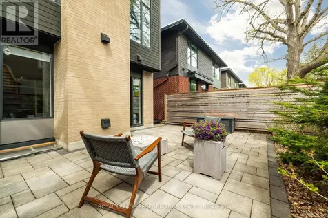 330 Kenwood Avenue Ottawa ON K1Z 8N2