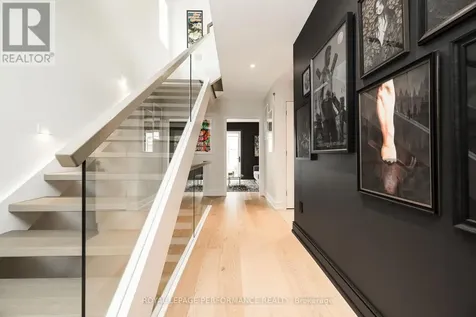 330 Kenwood Avenue Ottawa ON K1Z 8N2