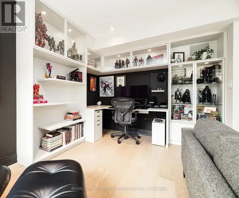 330 Kenwood Avenue Ottawa ON K1Z 8N2