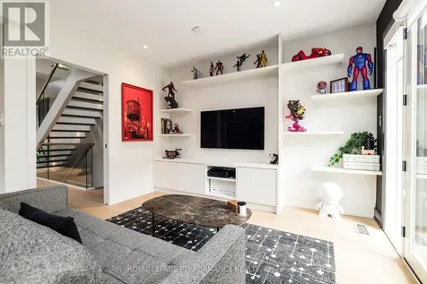 330 Kenwood Avenue Ottawa ON K1Z 8N2