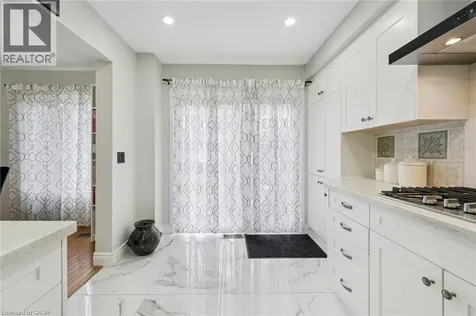 833 Scollard Court Mississauga ON L5V 2B4